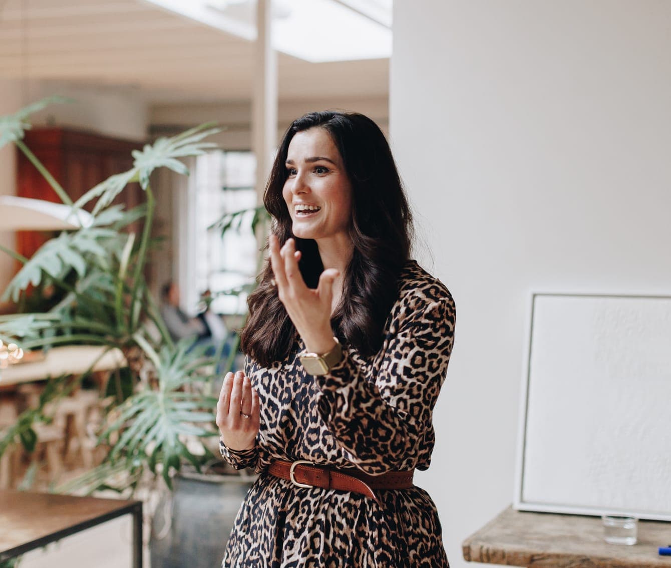 Deelnemer geeft een pitch tijdens een training van Pitch Academy