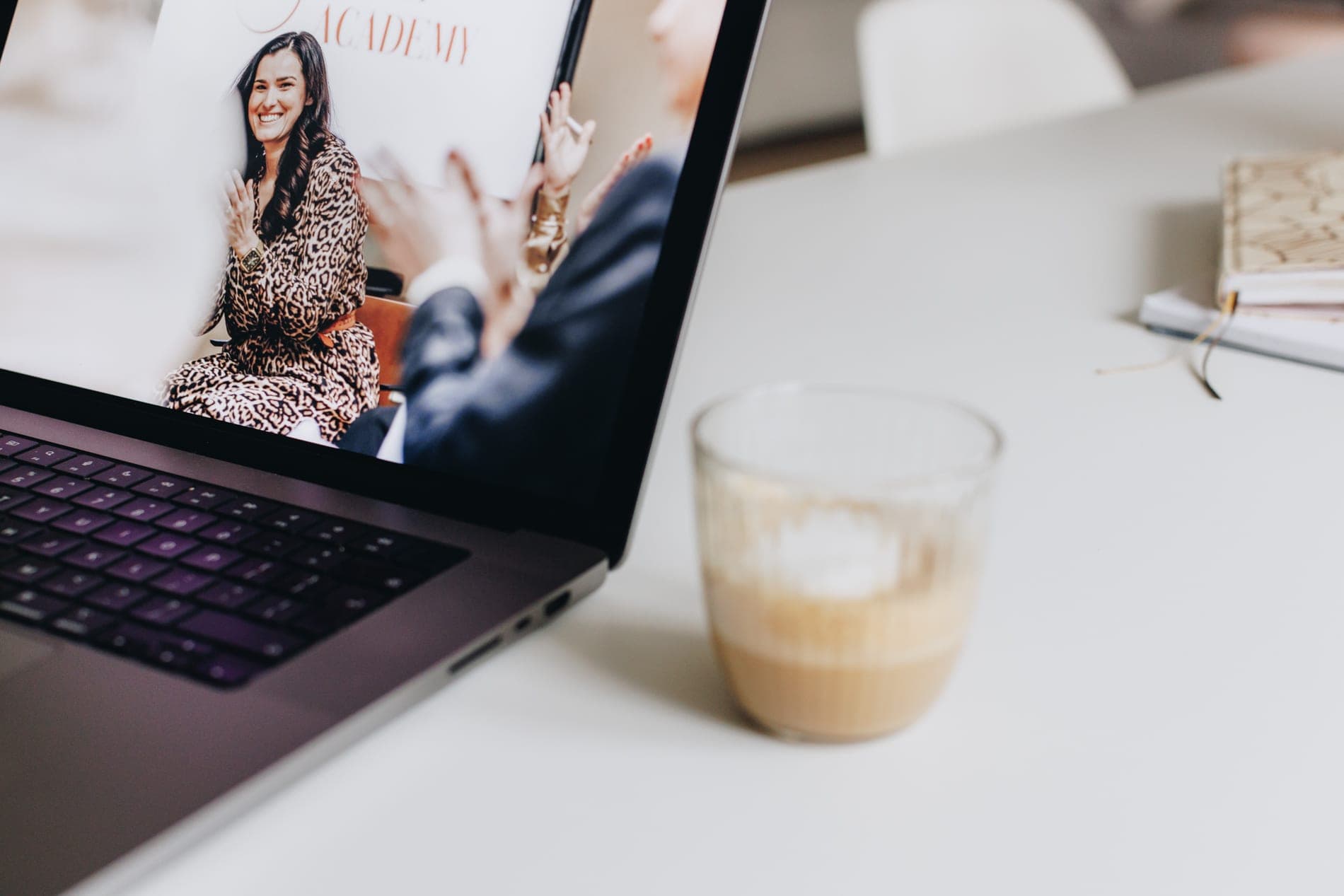 Online pitchtraining via een videocall met deelnemers op meerdere locaties