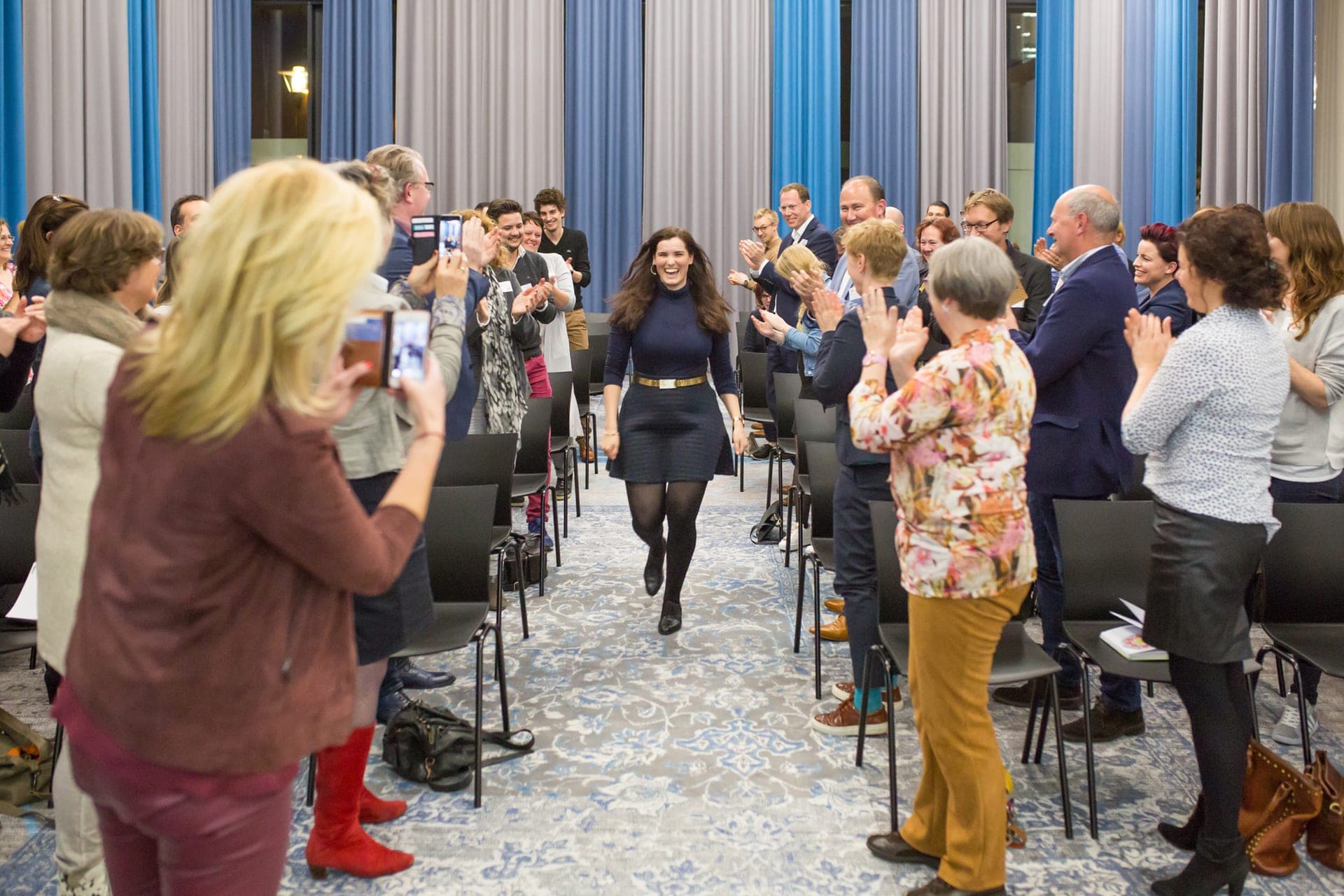 Groep deelnemers tijdens de workshop presenteren
