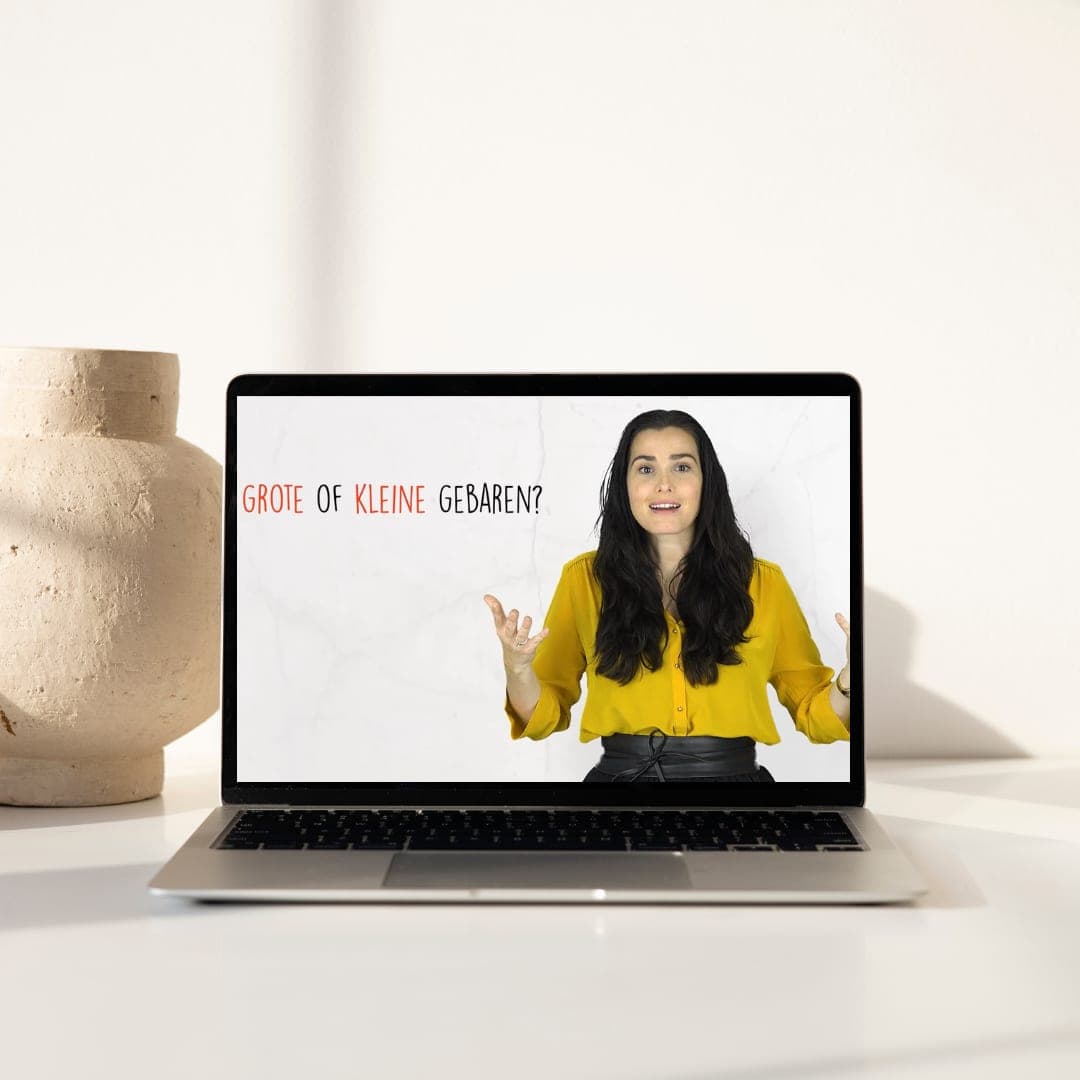Deelnemer volgt een e-learning van Pitch Academy op een laptop