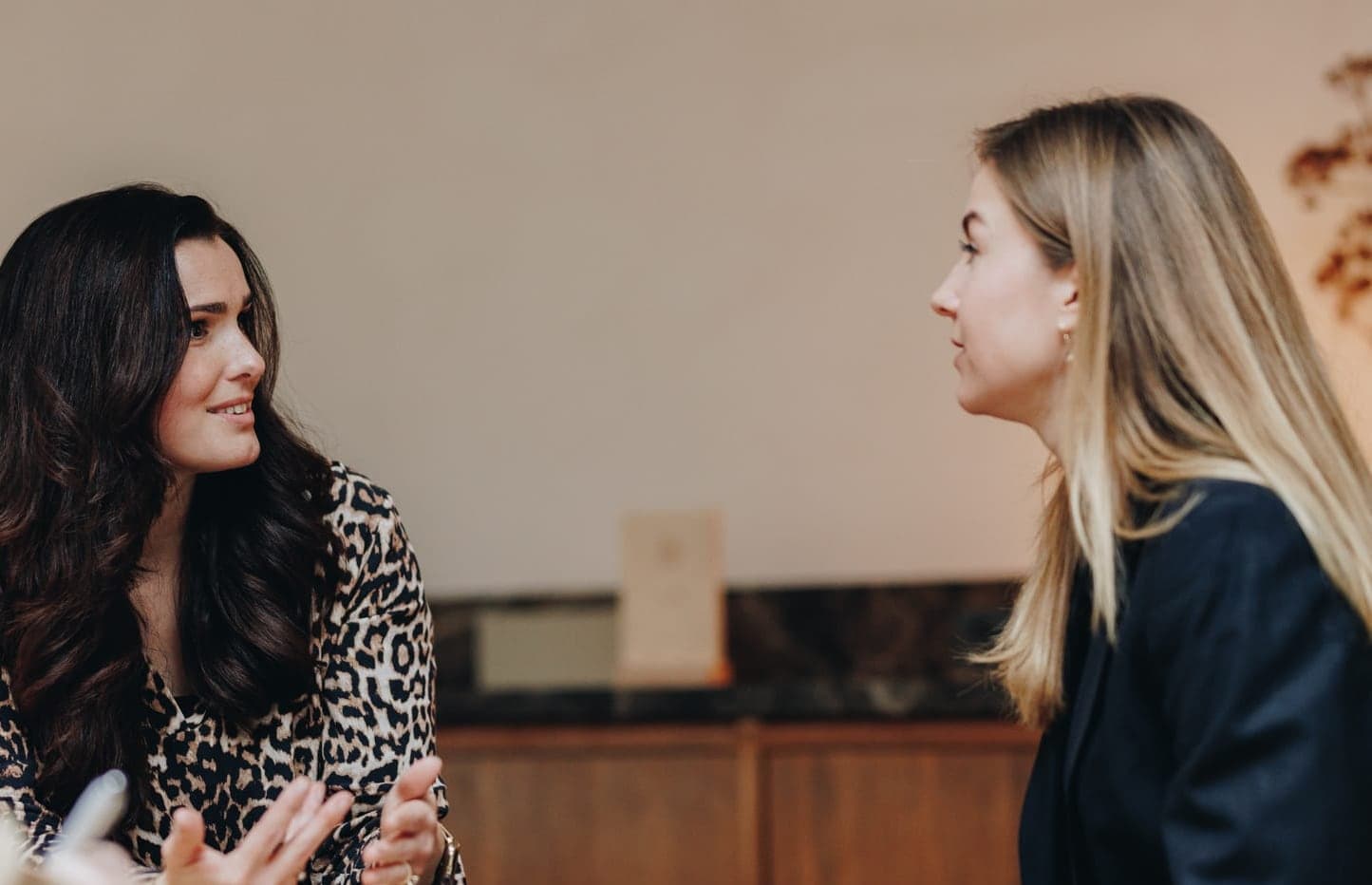 Sollicitatiegesprek aan tafel